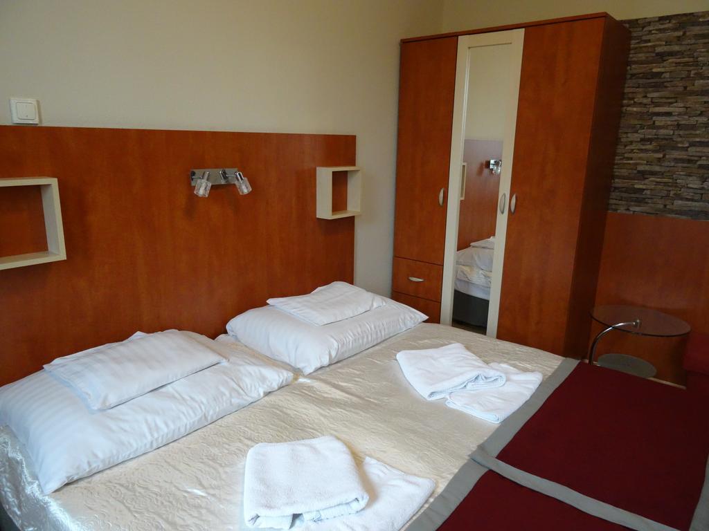 Fortuna Hotel ミシュコルツ 部屋 写真