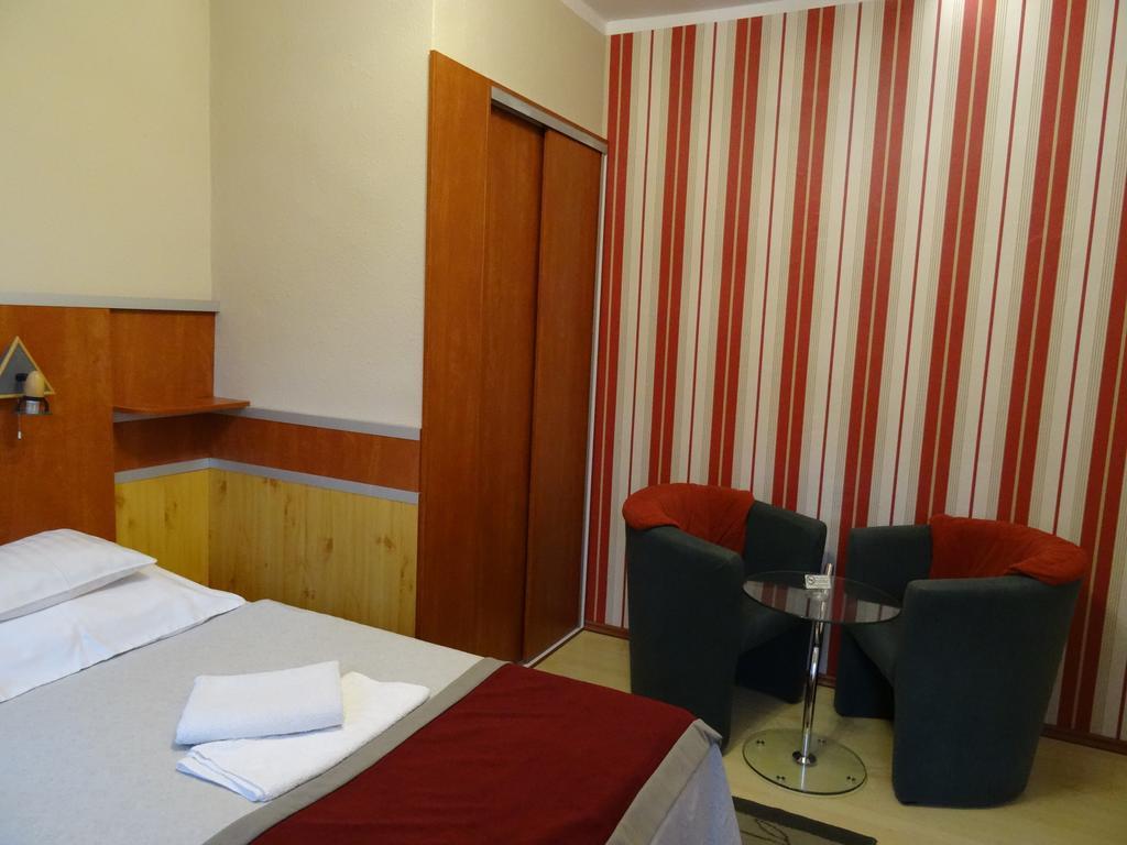 Fortuna Hotel ミシュコルツ 部屋 写真