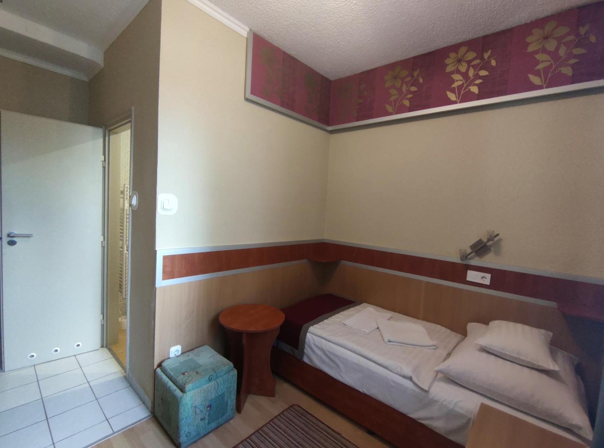 Fortuna Hotel ミシュコルツ エクステリア 写真