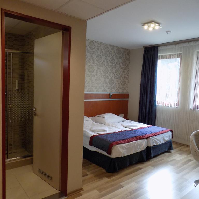 Fortuna Hotel ミシュコルツ エクステリア 写真
