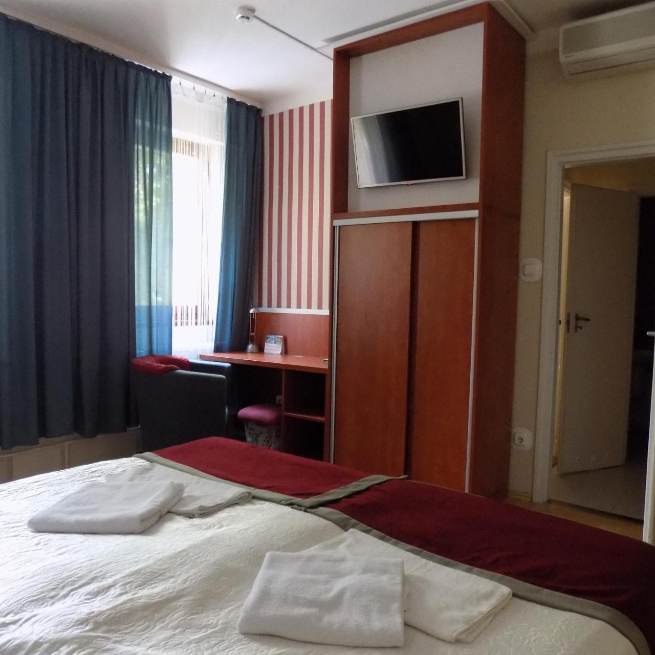 Fortuna Hotel ミシュコルツ エクステリア 写真